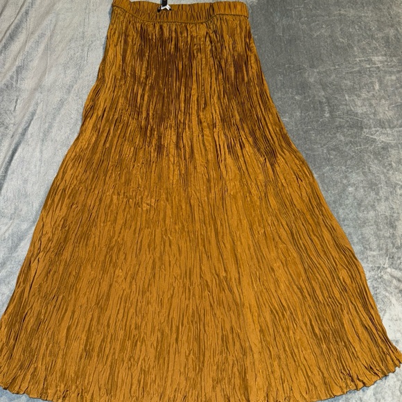 Elegant Brown Pleated Skirt - Picture 10 of 12